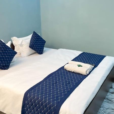 Hotel Abhinandan インドール エクステリア 写真