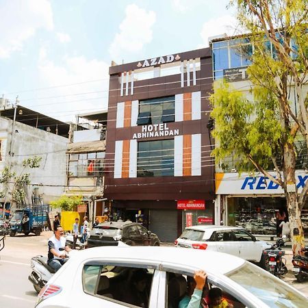 Hotel Abhinandan インドール エクステリア 写真