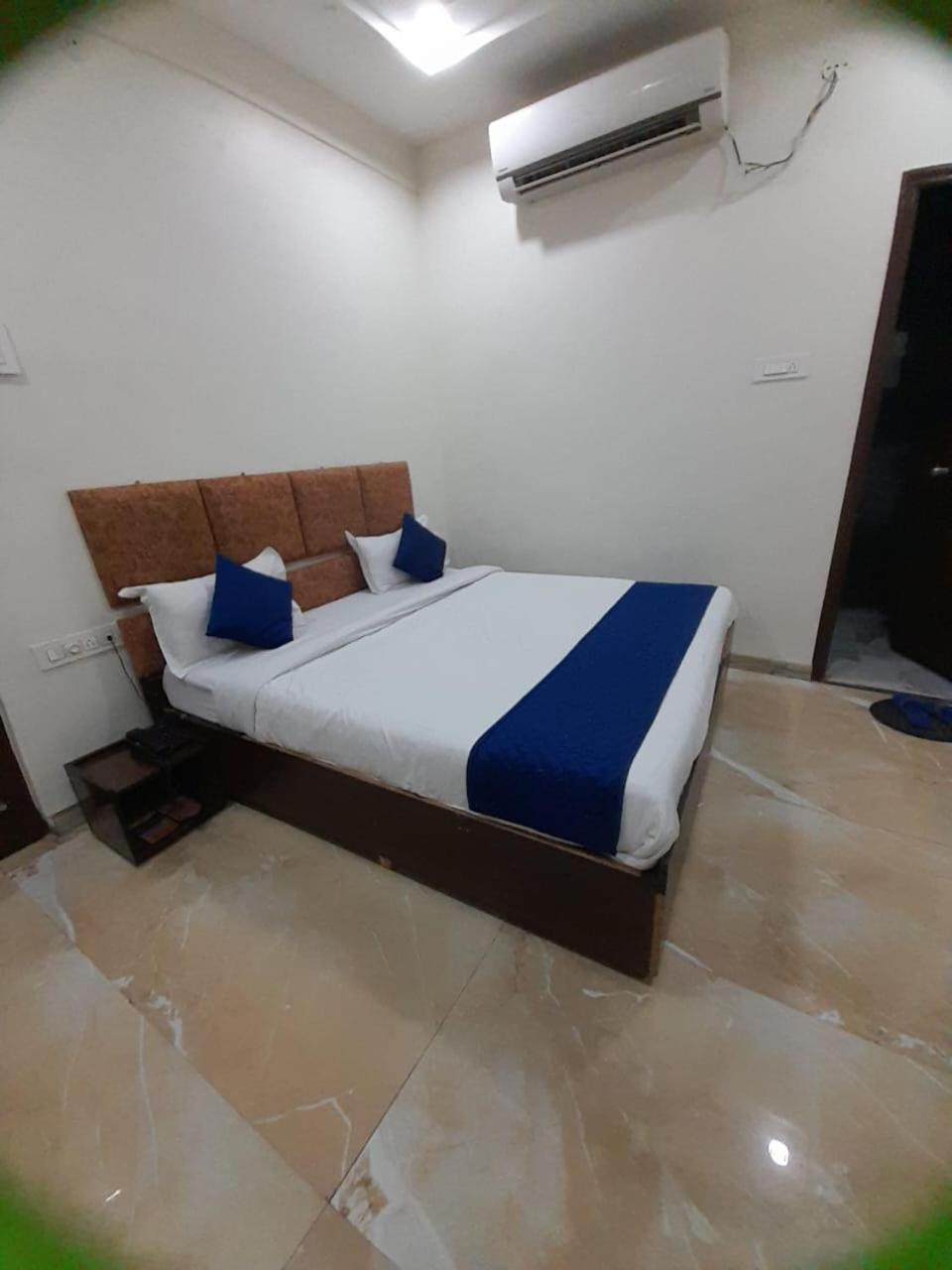 Hotel Abhinandan インドール エクステリア 写真